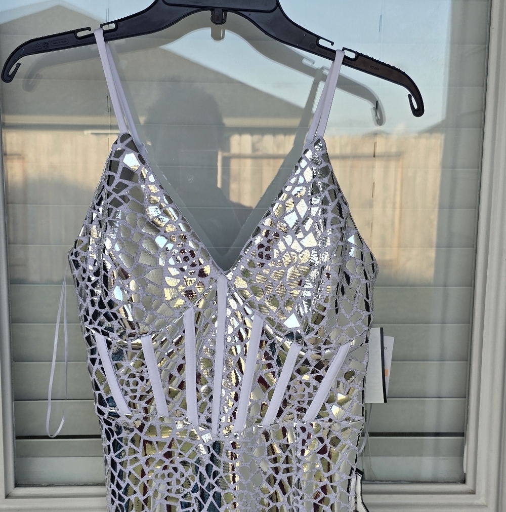 Morgan & Co Juniors' Metallic Print V-Neck Sleeveless Gown Sz 7 Silver Cocktail - Picture 5 of 16